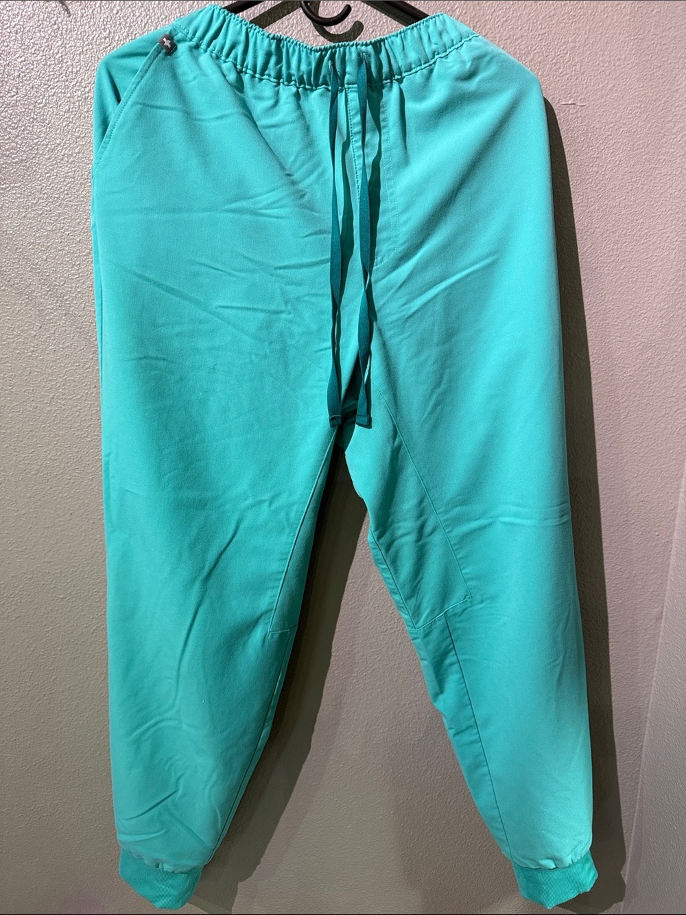 Figs lagoon
PO# 5680 Drawstring Jogger Pants size large.